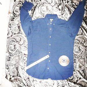 new GAP medium mens blue shirt